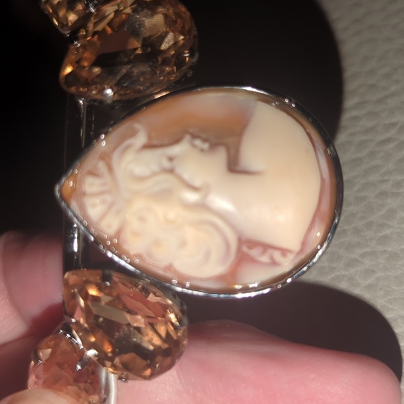 ✨ Disney Cinderella Cameo Hairclip– Vintage Princess Jewelry ✨ - Picture 3 of 7